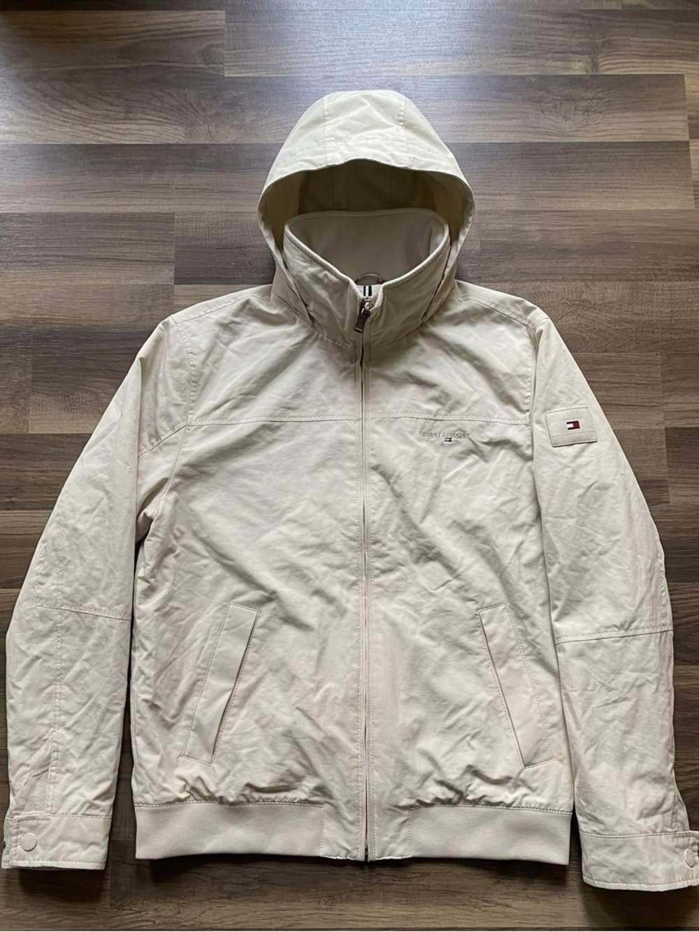 Tommy Hilfiger Men's Hooded Windbreaker in Off-White/Cream